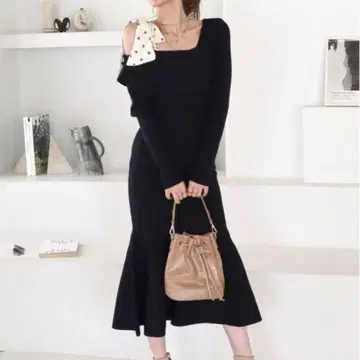 ROYAL PARTY 로얄 파티 숄더 스카프 머메이드 원피스