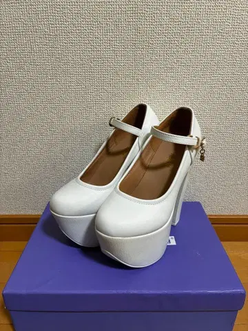 높이 15cm 힐 화이트 스트랩 포함 하이힐 22cm