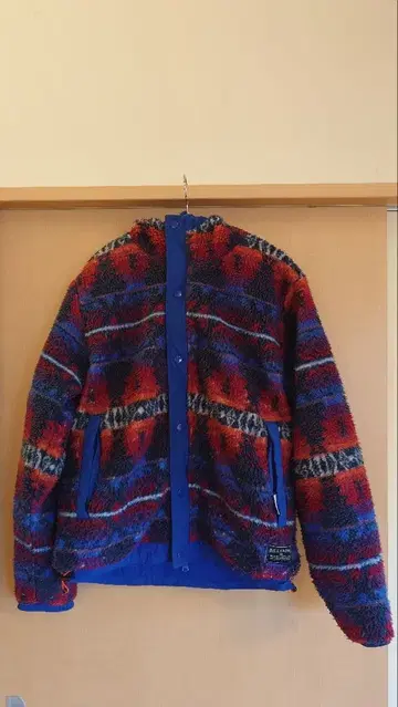 기하학 패턴 플리스 자켓 후드 부착