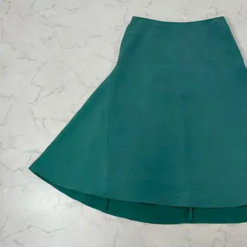 UNTITLED 빅 사이즈 일본제 절개 플레어 무릎 기장 스커트 44