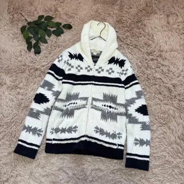 6782 베어풋 드림스 보아 후드티 [ S ] 네이티브 무늬/화이트 계열