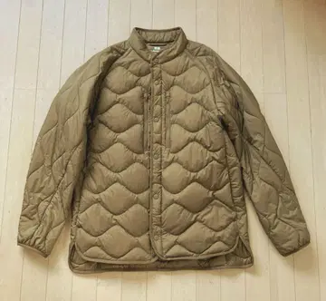 유니클로 화이트 마운테니어링 리사이클 하이브리드 다운 자켓 남성용 L