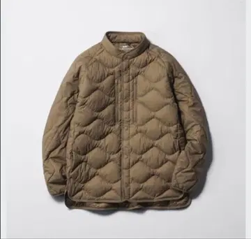 유니클로 화이트 마운테니어링 리사이클 하이브리드 다운 자켓 남성용 L