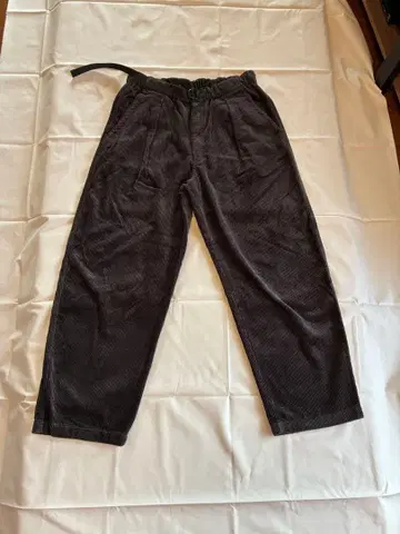 UNIQLO U 수량 한정 코듀로이 팬츠