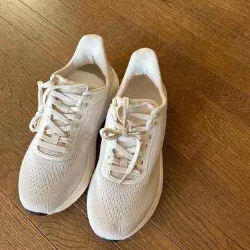 화이트 메쉬 러닝화 스파트 스니커즈