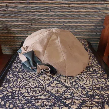 FRAUENHUT 꽃 장식 베레모 짙은 베이지 x 딥 그린 조절 가능