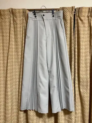 UNITED TOKYO 그레이 플리츠 슬랙스