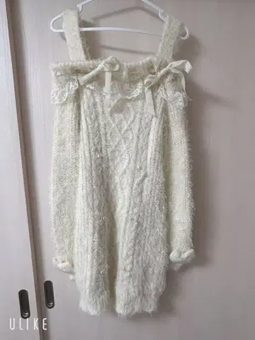 리즈리사 오프숄더 리본 화이트 니트 원피스