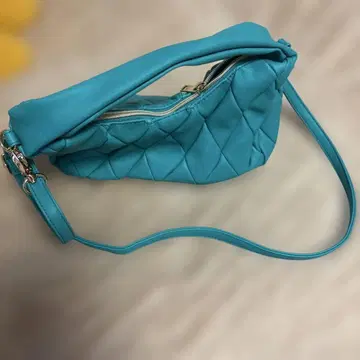 터콰이즈 퀼팅 숄더백