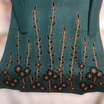 다크 그린 꽃무늬 자수 긴팔 원피스