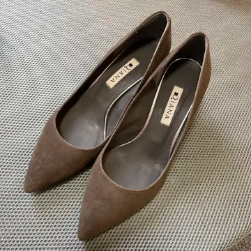 DIANA 브라운 스웨이드 펌프스