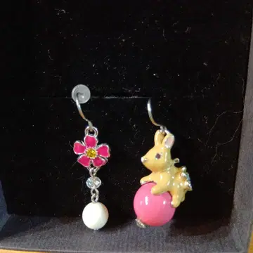 신춘 세일 ANNA SUI 토끼와 꽃 귀걸이