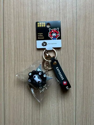 [미개봉 새상품] EXPO 2025 블랙 미야쿠미야쿠 산리오 쿠로미 키링