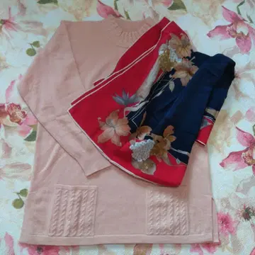 캐시미어 하이넥 스웨터와 레오나르 스카프