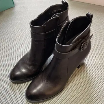 블랙 가죽 힐 부츠