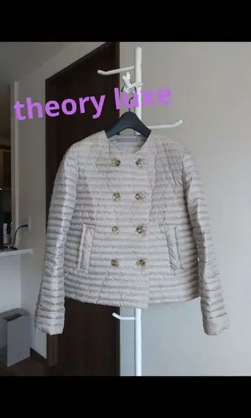 새상품급 theory luxe 라이트 다운 자켓 베이지 38