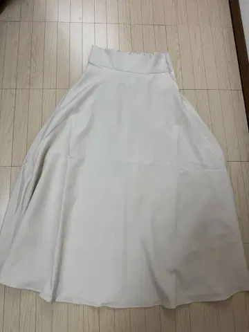 화이트 플레어 스커트 M 사이즈
