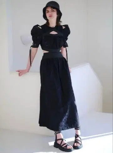 SNIDEL 스위칭 데콜테 오픈 원피스