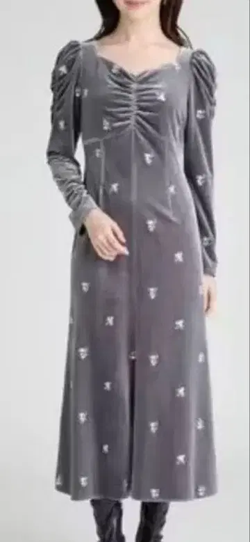 택 포함 미사용 새상품 셀프 포드 벨로아 자수 원피스 그레이 38