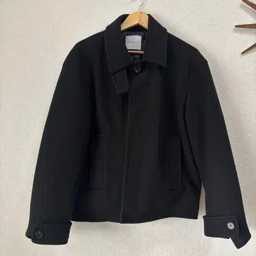 블랙 버튼 컬러 하프 코트