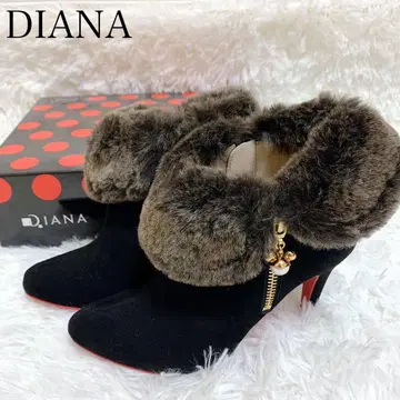 새상품급 DIANA x Disney 콜라보 숏 부츠 퍼 22.5 블랙