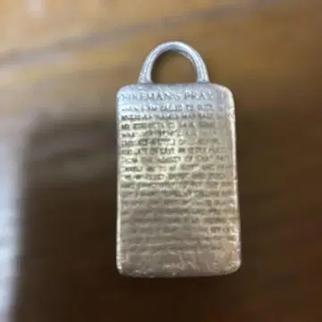 금속제 플레이트형 목걸이 탑