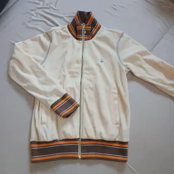 르꼬끄 크림색 집업 저리 M 사이즈