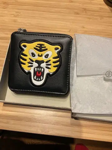 그라니프 호랑이 무늬 지갑