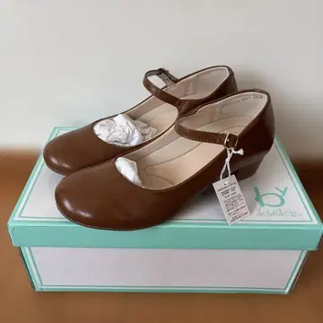 키다리 아저씨 브라운 스트랩 펌프스 24.0