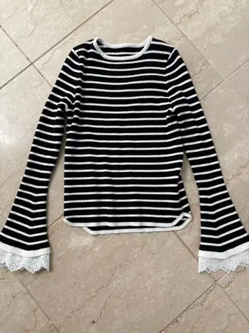 [미사용 새상품] 여성용 보더 니트탑 레이스 소매