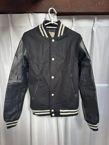 블랙 바시티 자켓 울 가죽