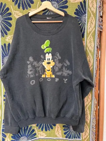 90s Disney 빈티지 구피 맨투맨