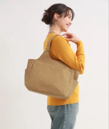 [ 새상품, 미사용 ] 스웨이드 느낌 8포켓 토트백 카멜 슈라루