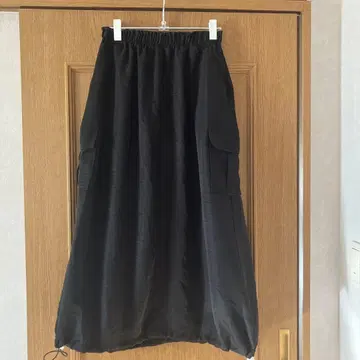 심플 블랙 롱 스커트 밑단 드로우 스트링 카고 스타일