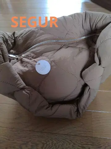 SEGUR TABLET hotel의 퀼팅 숄더