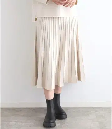 미사용 새상품 INDIVI 자카드 니트 플리츠 스커트 38 M 아이보리