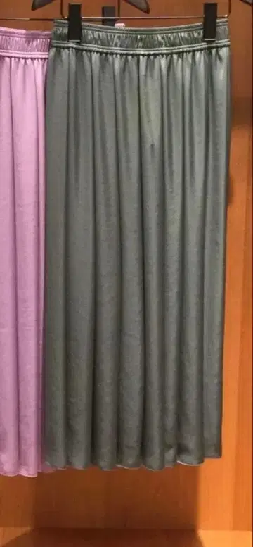 [새상품급] 띠어리 플리츠 스커트 롱 스커트 새틴 원단 카키 S 사이즈