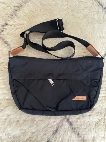 거의 새상품 marimekko 블랙 숄더백