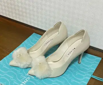 다이애나 퍼 장식 펌프스