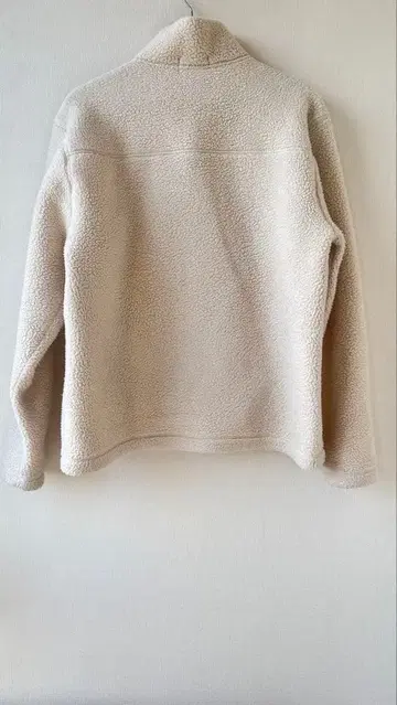 베이지 플리스 자켓 카라 부착