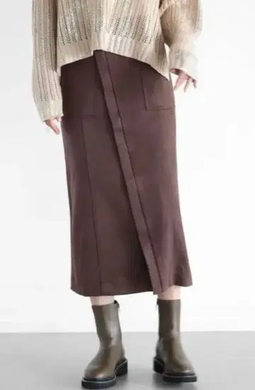 [미사용 새상품] Vin 페이크 스웨이드 랩 디자인 스커트 브라운