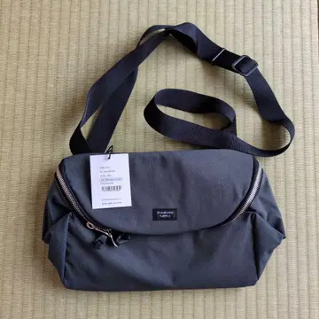 스탠다드 서플라이 숄더백