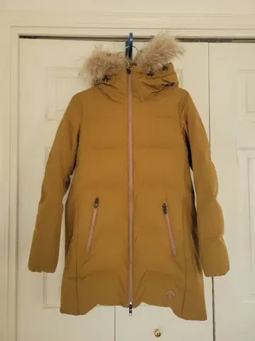 미즈사와 다운 머스타드 컬러 다운 자켓 퍼 포함 BISHOP