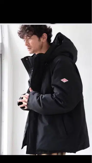 단톤 후드 부착 다운 자켓 블랙