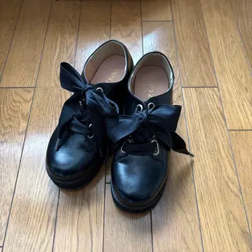 LIZLISA 리본 포함 통굽 가죽 신발