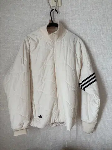 adidas 화이트 퀼팅 자켓