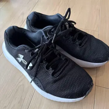 언더아머 블랙 러닝화
