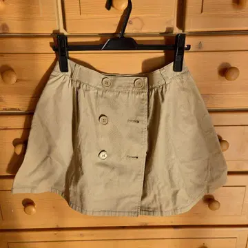 LACOSTE 베이지 플레어 스커트