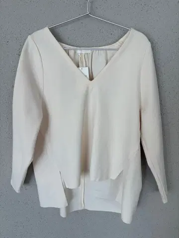 Ballsey 크림색 V넥 긴팔 셔츠