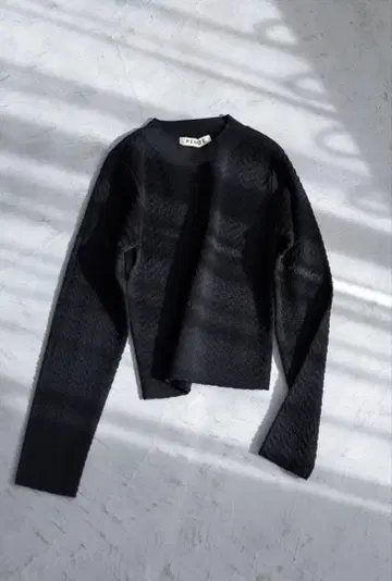 PINUE 자카드 니트탑 블랙